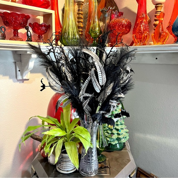 NEW! Creepy Black Bats With Branches And Feathers Floral Picks Spooky Halloween - Picture 3 of 8